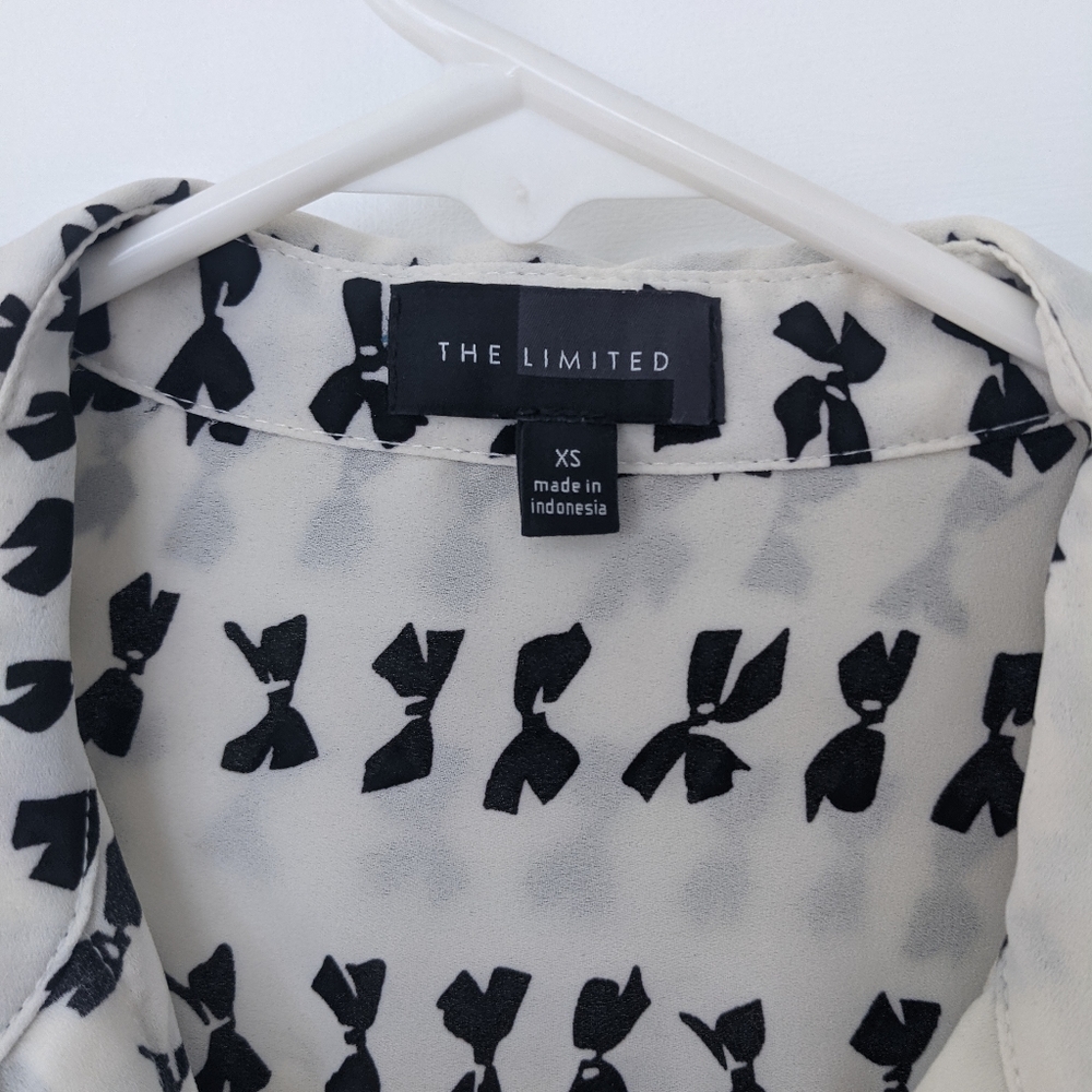 Th Limited Bow Print Button Down - image 2